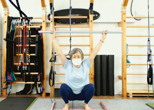 2:1 그룹 필라테스 틀어진 몸 상태 확인 이미지